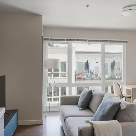 Bellevue Studio W Gym Pet Area Nr Shopping Sea-620